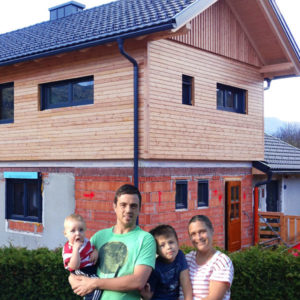 Fotomontage Familie Leitner auf Baustelle
